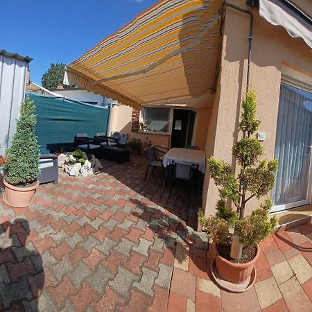 Tulipan Apartmanhaz Buk Exterior photo